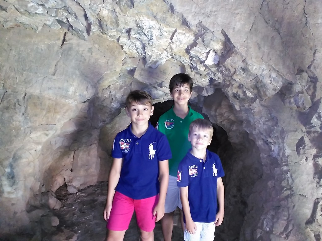 Con mis hermanos en la ermita de San Saturio